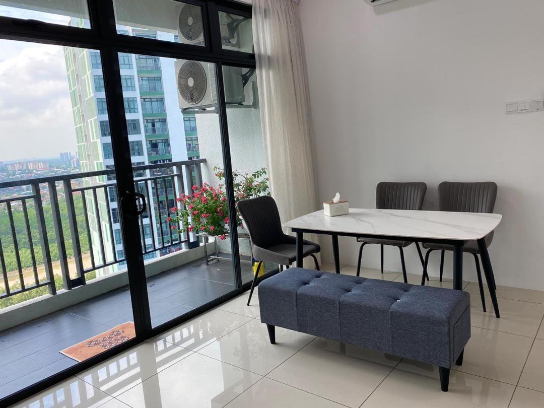 Homenest Jb City Poolview Suite By Cozy Home Johor Bahru Exterior foto